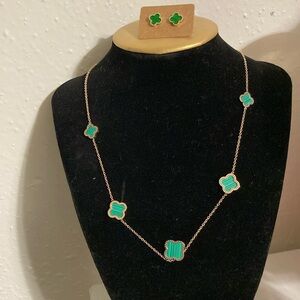 Trendy necklace set